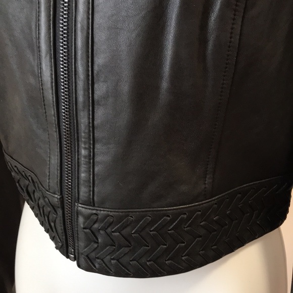 Guess 100% leather cropped jacket. - Picture 3 of 10